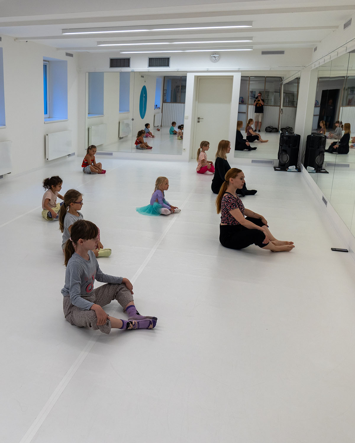 Děti na taneční lekci v sále Harmony Dance